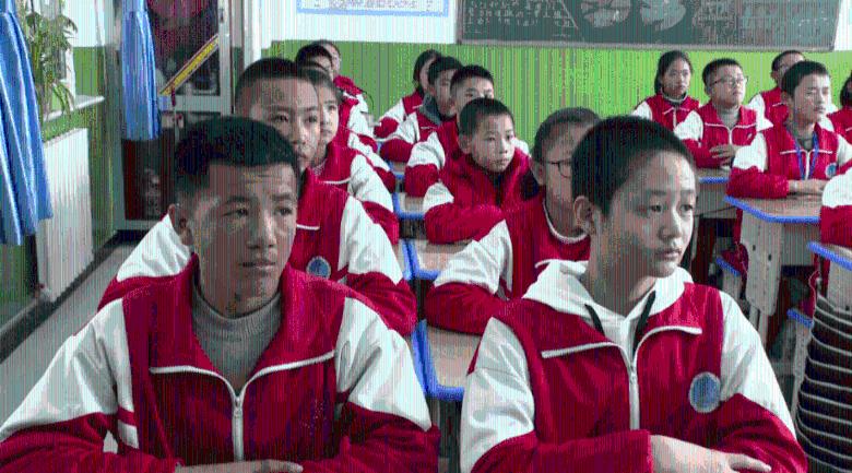 苦行僧高悬手臂修炼,为信仰买单47年坚持,不仅没成功手还废了