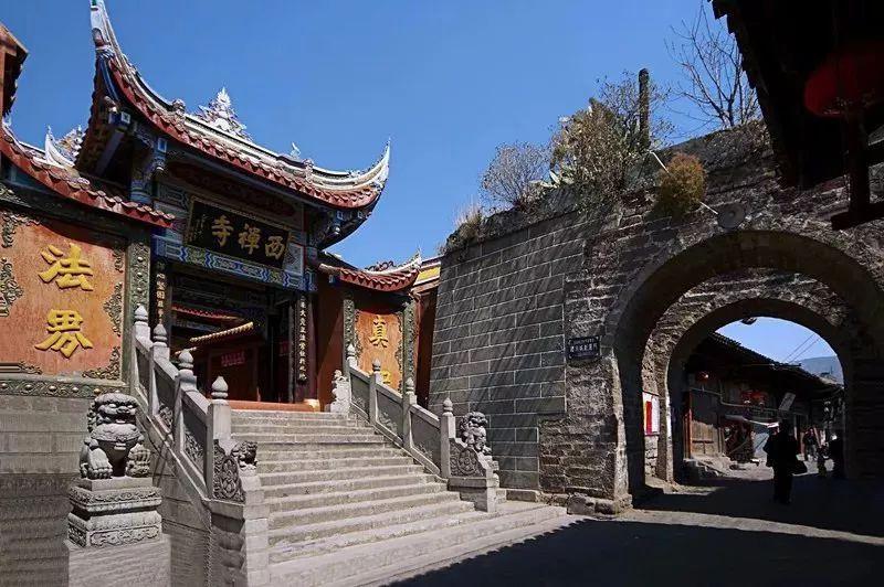 悬疑剧《血缘相对论》来袭，张若昀辛芷蕾坐镇，国家一级演员作配